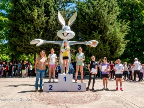 Турнир по лека атлетика събра ученици в Нова Загора по повод Деня на българския спорт