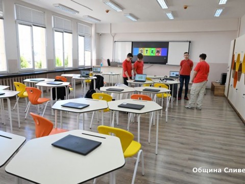 Откриха СТЕМ център по математика, информатика и роботика в ОУ "Елисавета Багряна"-Сливен
