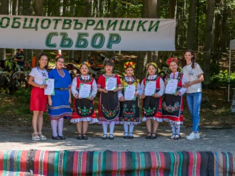 Общотвърдишки събор „Хайдушка поляна“ – мост между поколенията и пазител на родовата памет