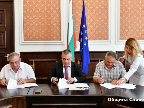 Кметът и синдикатите в здравеопазването подписаха Колективния трудов договор за 2023 г.