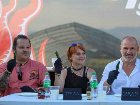 Българин постави Световен Рекорд с най-лютата чушка в света Carolina Reaper