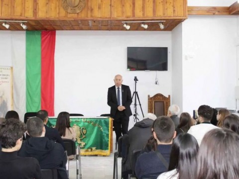 Котел посрещна ученици от цялата страна на Пета национална конференция, посветена на 150 години от Гюргевския революционен комитет