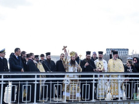 Потапяне на св. Кръст в Бургас