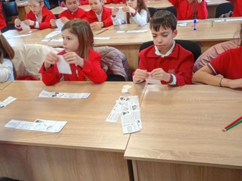 Беседа за Левски и творческа работилница събраха първокласници в библиотека „Зора“