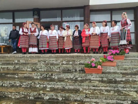 Фолклор и традиционни ястия събраха жители и гости на празник в Нейково