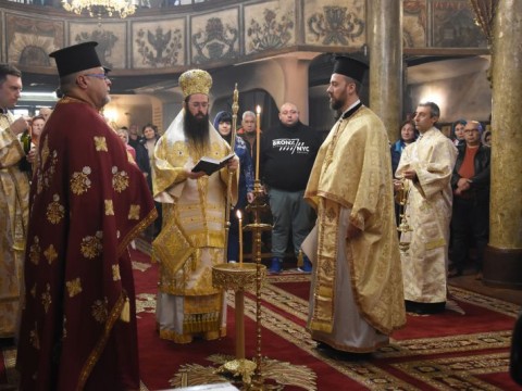 Архиерейска света Литургия и заупокойна молитва за загиналите в ПТП в град Сливен 