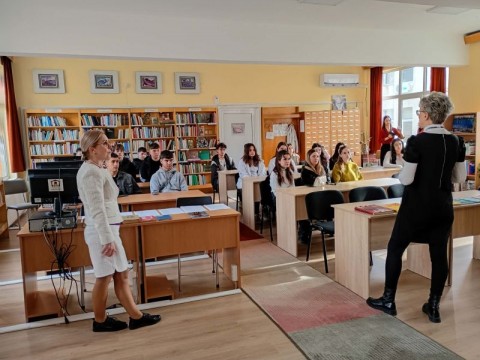 Библиотека „Зора“ се включи в Националния маратон на четенето с литературен урок за Христо Смирненски