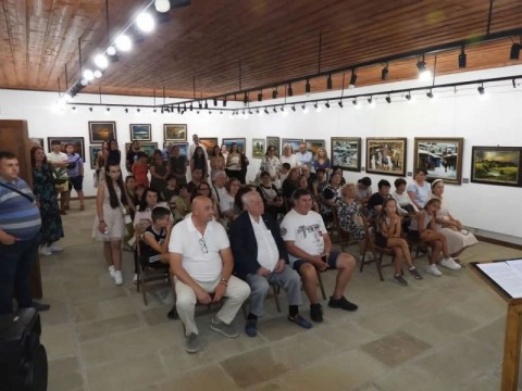 Юбилейна изложба на Руси Куртлаков събра многобройна публика в Жеравна