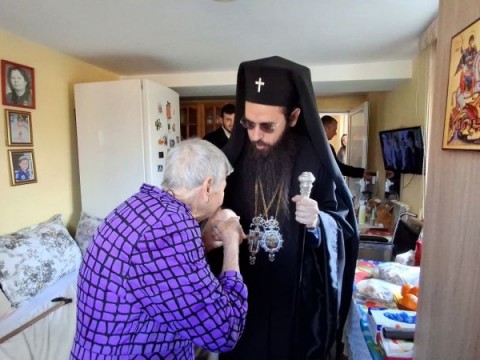 Стефановден донесе сбъдната мечта в Козарево – митрополит Арсений посети най-възрастната жителка на селото
