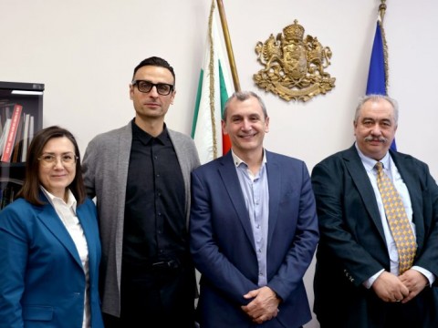 Детско здраве чрез спорт, обсъдиха министър Околийски и Димитър Бербатов