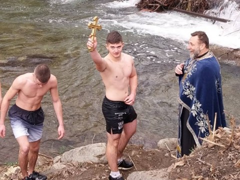 Твърдица спази традицията на Богоявление