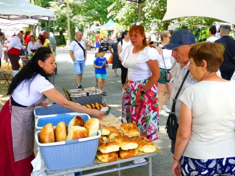 Село Баня отпразнува Еньовден с пъстър фолклорен събор край Тунджа