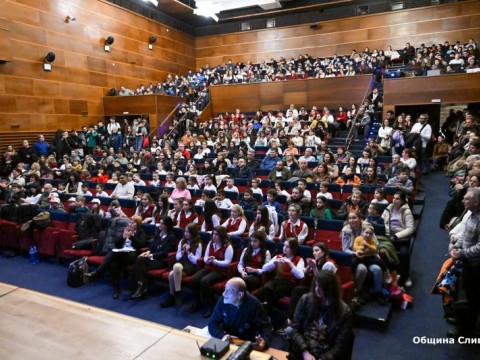 Музикално-поетична вечер за Васил Левски събра в Сливен ученици и потомка на Апостола  