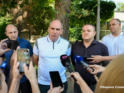 Започна подмяната на уличното осветление на 11 булеварда в Сливен 