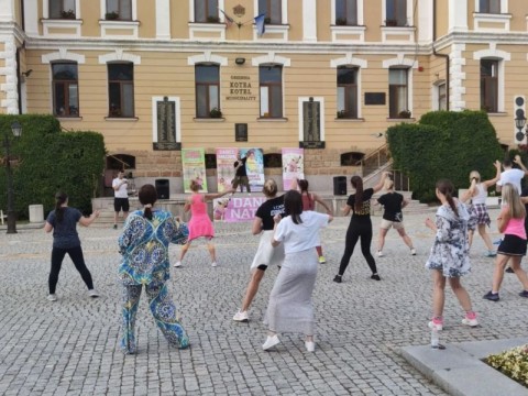 Котел танцува с DANCE NATION: Площадът се превърна в сцена на емоция и движение