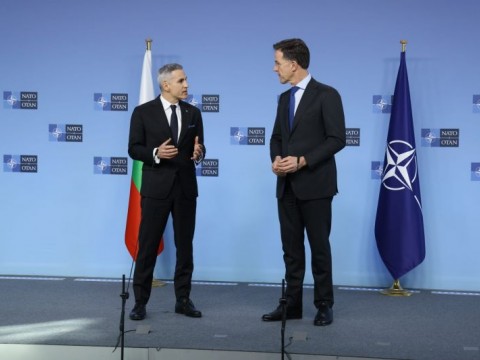 Премиерът Гюров пред Марк Рюте: България остава твърдо ангажирана с НАТО и колективната отбрана