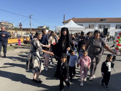 Тържествено откриване на новата учебна година в ОУ „Христо Ботев“, гр. Бургас 6