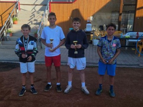 Проведе се Регионален турнир по тенис за юноши и девойки до 14 г. в Нова Загора