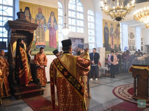 Празнична вечерня с петохлебие в Приморско