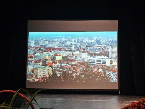 „Сливен в паметта на поколенията“ събра история, музика и дарителство в зала „Зора“