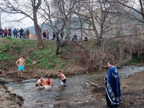 Твърдица спази традицията на Богоявление
