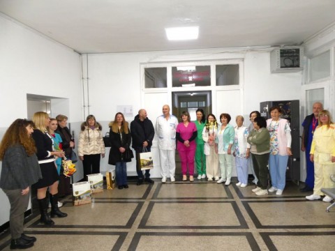 Честит Бабинден! Община Нова Загора с признание към екипа на Родилното отделение
