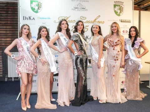 18-годишната Станиела Димитрова, която мечтае да бъде учителка е новата „Мис Сливен 2025“