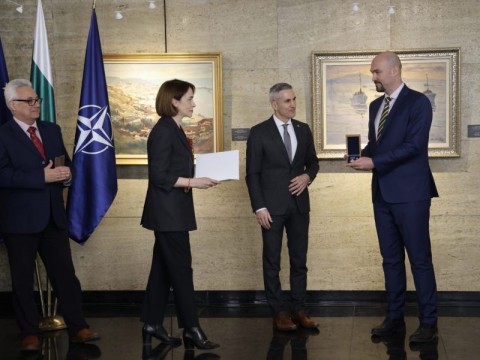 Премиерът Андрей Гюров поздрави МВнР: България е първа в ЕС по евакуирани от ОАЕ