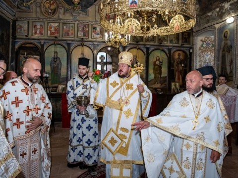 Тържествено преосветиха храм „Св. Петка“ в Твърдица и отслужиха литургия на Потопената църква