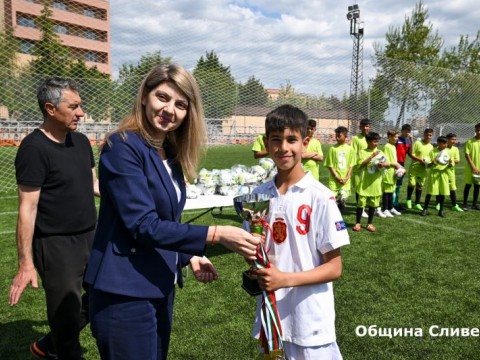  Наградиха победителите във футболен турнир, организиран от местната комисия за борба с противообществените прояви