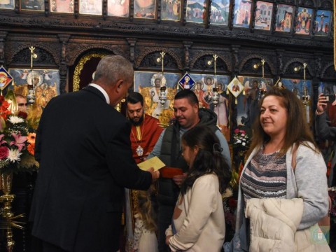 Митрополит Арсений с благословение и подкрепа за многодетни семейства в Сливен