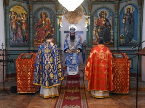 Обновление на храм, архиерейска света Литургия и общо кръщение в с. Гълъбинци 