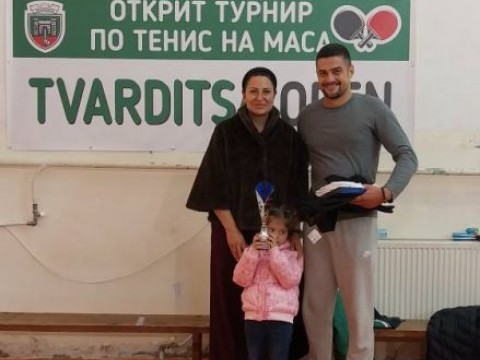 Открит турнир по тенис на маса в Твърдица – спортен дух, емоции и отлични резултати!