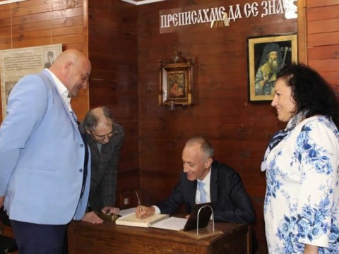 Министърът на образованието Красимир Вълчев гостува в Градец за Деня на народните будители