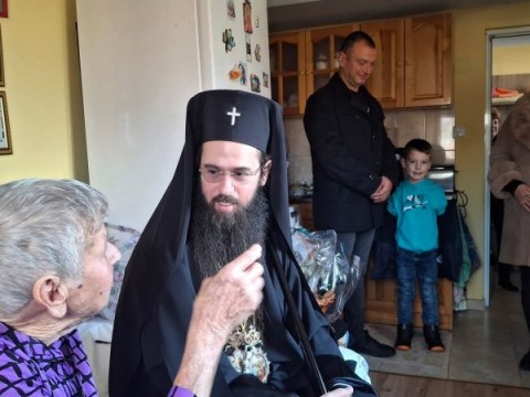Стефановден донесе сбъдната мечта в Козарево – митрополит Арсений посети най-възрастната жителка на селото