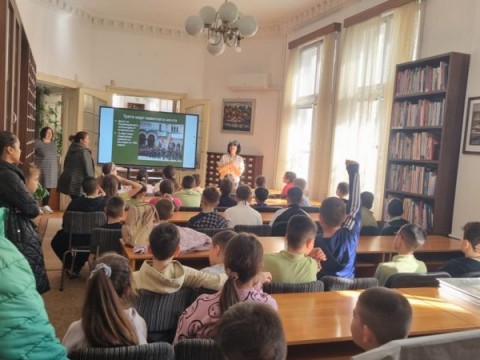 Ученици отбелязаха 3 март с презентации в РБ „Сава Доброплодни“ – Сливен