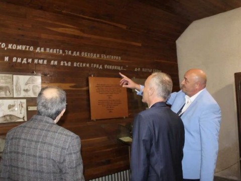 Министърът на образованието Красимир Вълчев гостува в Градец за Деня на народните будители