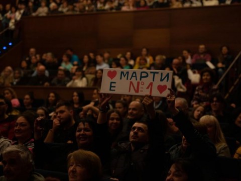 Младежка форум-театрална трупа „Свободни електрони“ ще изиграе премиерата на най-новата си пиеса „Пепел от навици“.