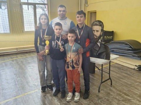 Седем медала за „ШК Сините камъни“ от турнир „Свобода“ в Раднево