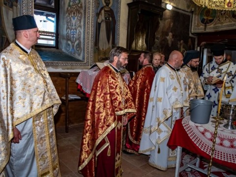 Тържествено преосветиха храм „Св. Петка“ в Твърдица и отслужиха литургия на Потопената църква