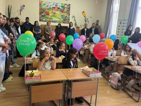 142 първокласници започнаха учебната година в община Котел