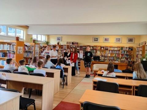 Ученици влязоха в ролята на библиотекари и актьори в библиотека „Зора“