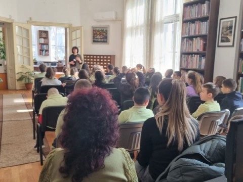 Деца посрещнаха Баба Марта в РБ „Сава Доброплодни“ – Сливен