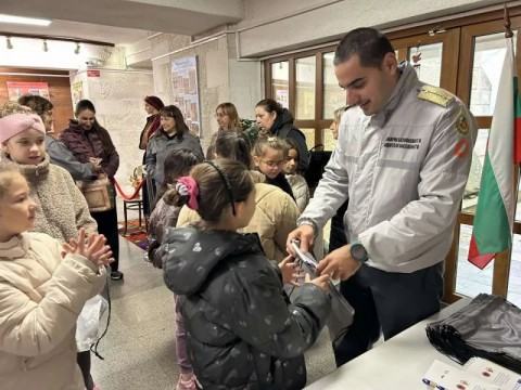 Ученици в Котел се запознаха с действията при бедствия и извънредни ситуации