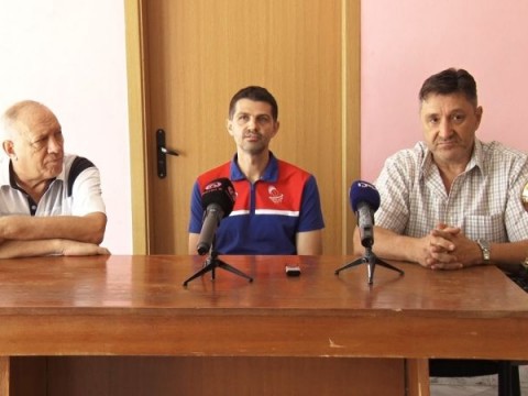„Сливен баскет“ отчете добър сезон и благодари на Общината и Общинския съвет  Ръководството на „Сливен баскет“ даде пресконференция днес, на която обобщи как е протекъл сезонът за клуба. Председателят Радомир Стоянов отчете, че за една година, откакто е с