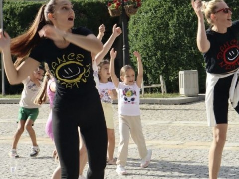Котел танцува с DANCE NATION: Площадът се превърна в сцена на емоция и движение
