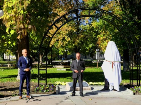 Нова Загора откри паметник на Стоян Омарчевски – родолюбеца, завещал на България Деня на народните будители