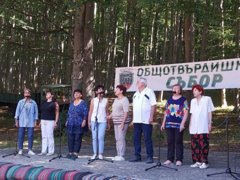 Общотвърдишки събор „Хайдушка поляна“ – мост между поколенията и пазител на родовата памет