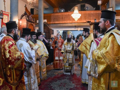 Архиерейска света Литургия в Черноморец 