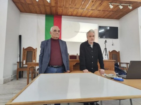 Среща с науката в Котел: Тома Томов представи уроците от Чернобил и ролята на физиката в медицината